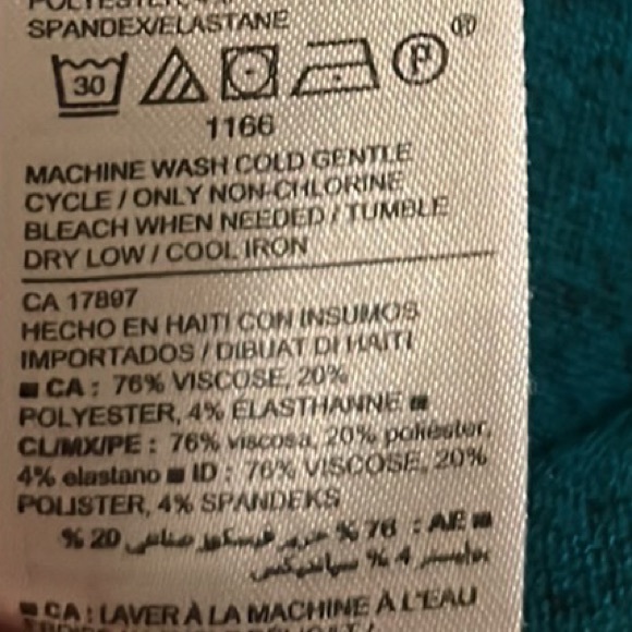 Old Navy Long Sleeved Sweater in Deep Teal/ Black Fabric - Picture 10 of 11